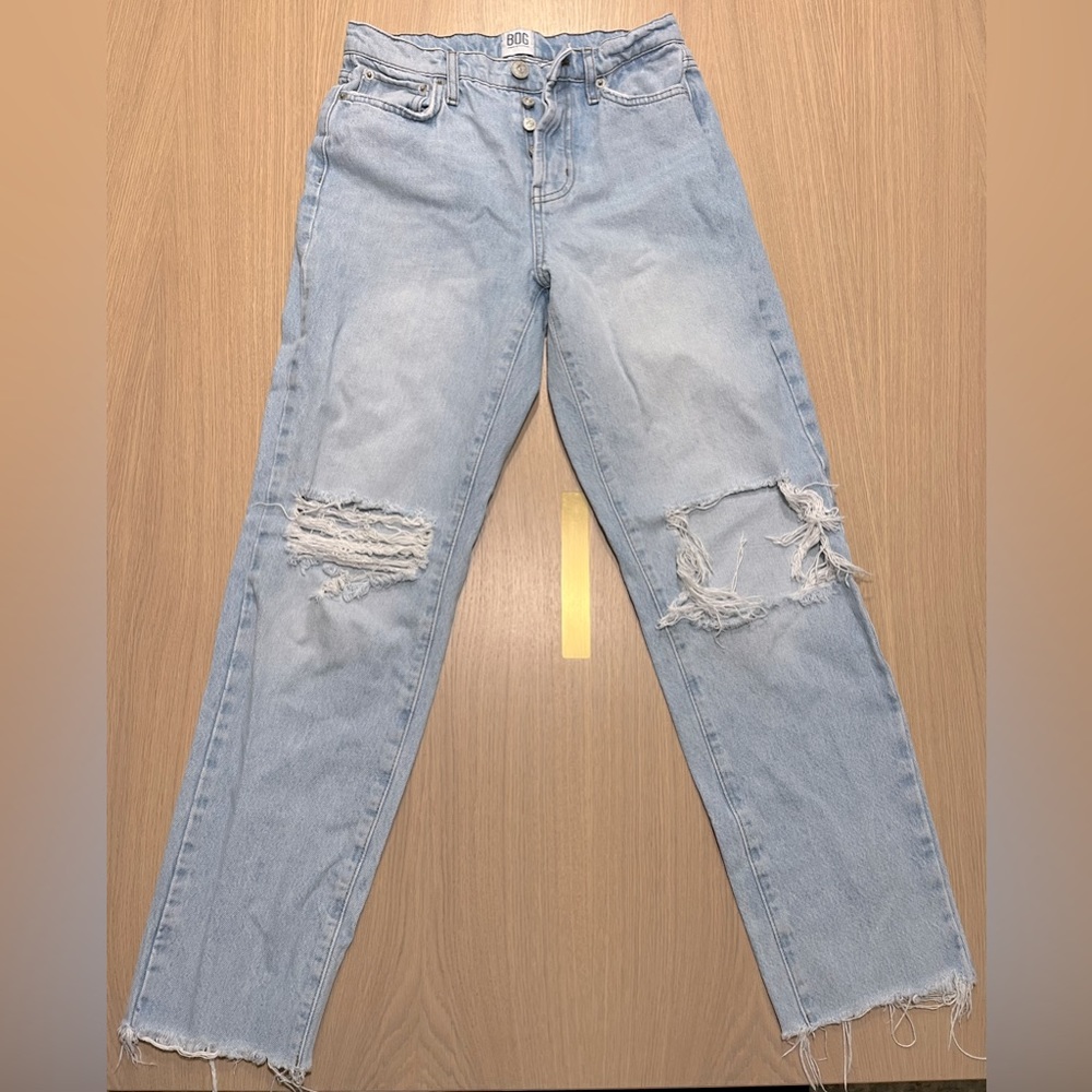 BDG Urban Outfitters slim straight light wash distressed jeans. size 26